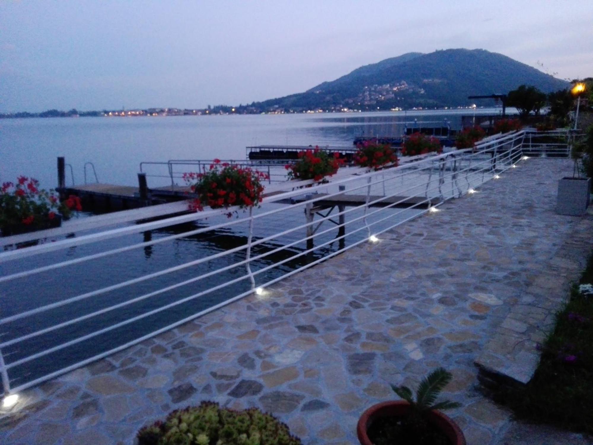 Villa Anastasye Your Lakefront Vacation Rental Predore Quarto foto