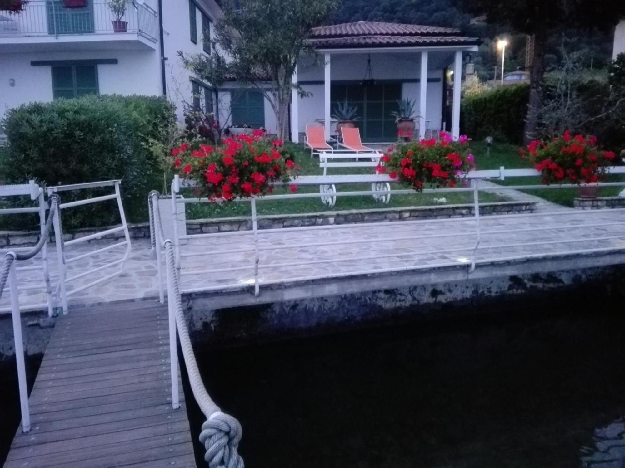 Villa Anastasye Your Lakefront Vacation Rental Predore Quarto foto